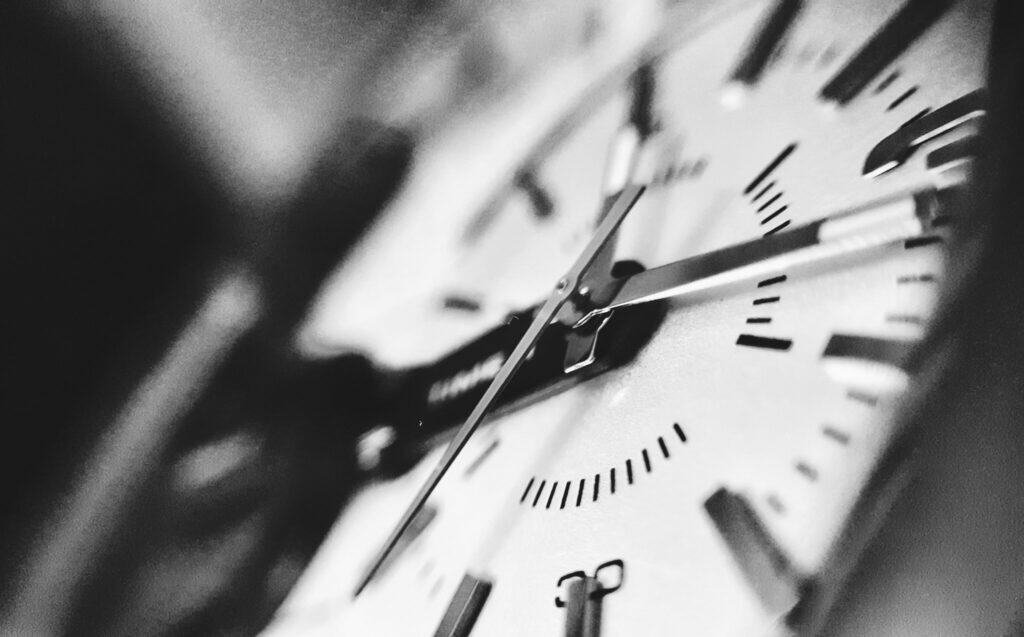 Starting Late, Ending Late: Does Watching the Clock Matter in Groups?